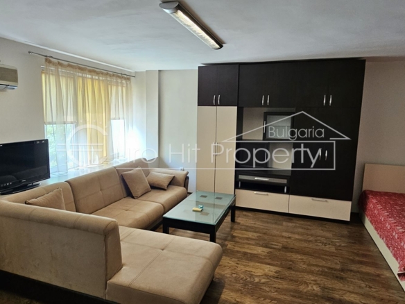 Отдава се под наем просторен едностаен апартамент на 5 мин. от "Тройката" - 0