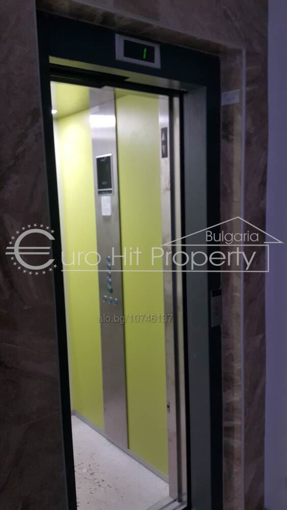 A one-bedroom apartment with a private parking space is for rent -0 Отдава се под наем двустаен апартамент със собствено паркомясто - 0