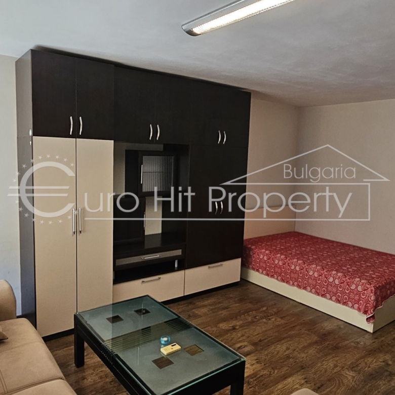 Отдава се под наем просторен едностаен апартамент на 5 мин. от "Тройката" - 0