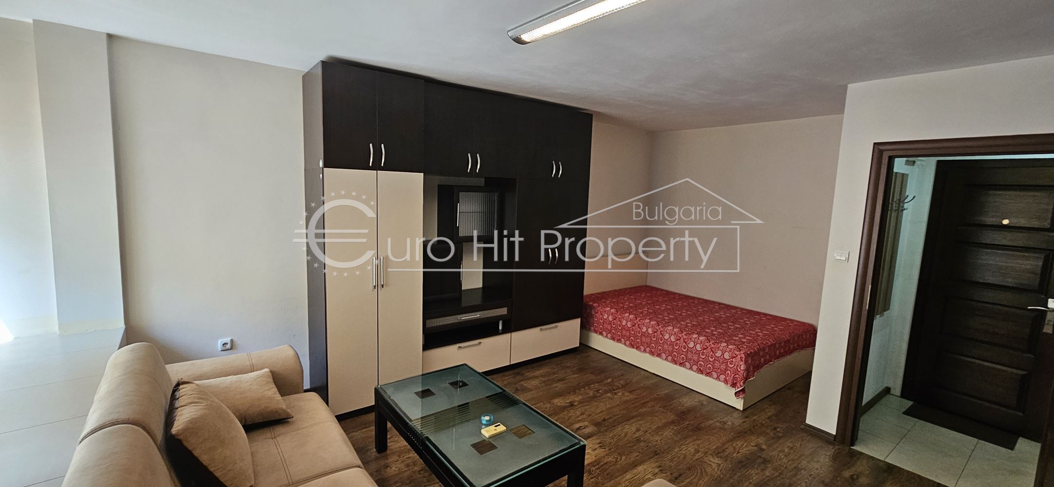 Отдава се под наем просторен едностаен апартамент на 5 мин. от "Тройката" - 0