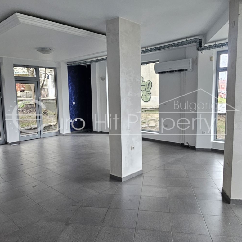 Отдава се под наем партерно помещение в ж.к. Лазур - със статут магазин - 0