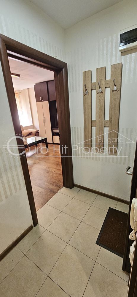 Отдава се под наем просторен едностаен апартамент на 5 мин. от "Тройката" - 0