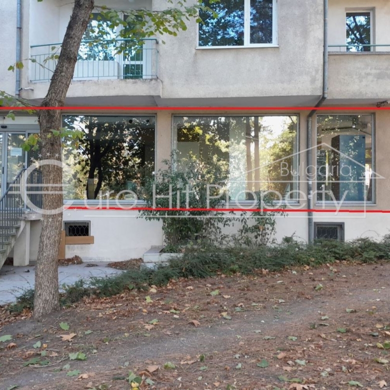 Отдава се под наем партерно помещение в ж.к. Лазур - със статут магазин - 0