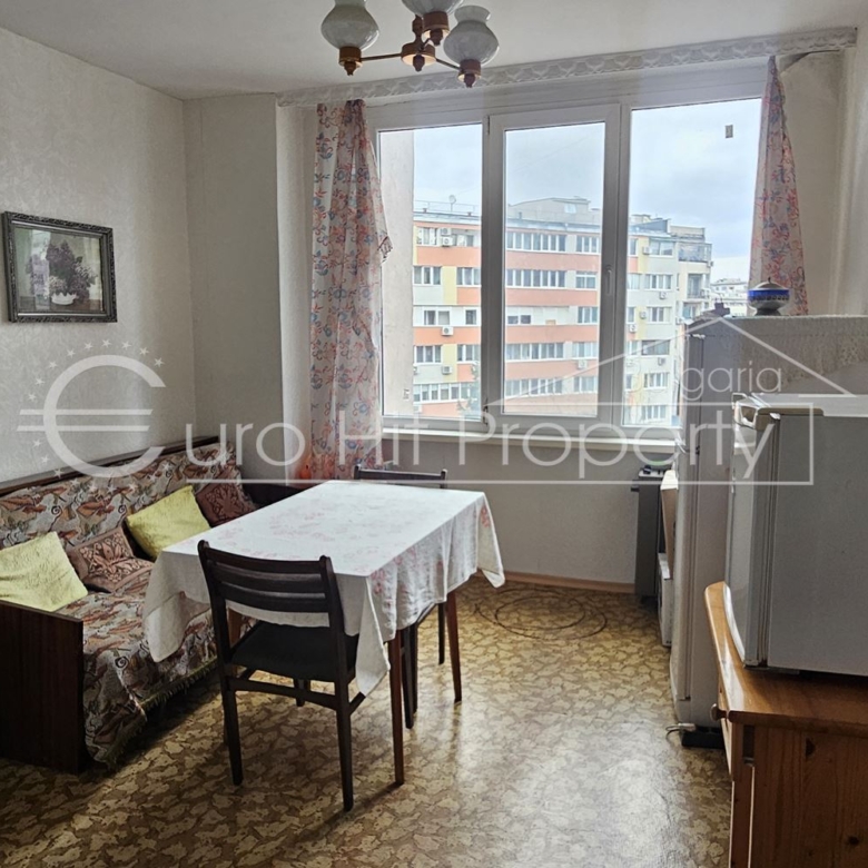 Тристаен апартамент монолитно строителство в бизост до БСУ и центъра ва града - 0