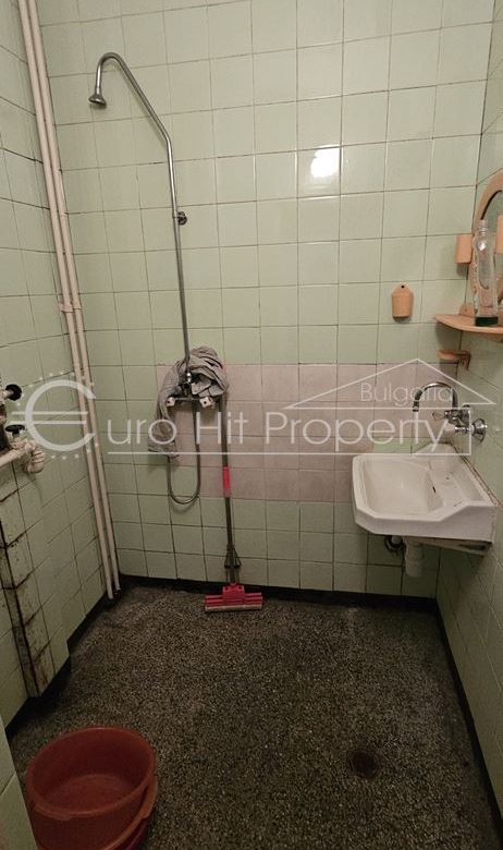 Тристаен апартамент монолитно строителство в бизост до БСУ и центъра ва града - 0