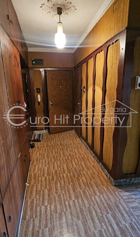 Тристаен апартамент монолитно строителство в бизост до БСУ и центъра ва града - 0