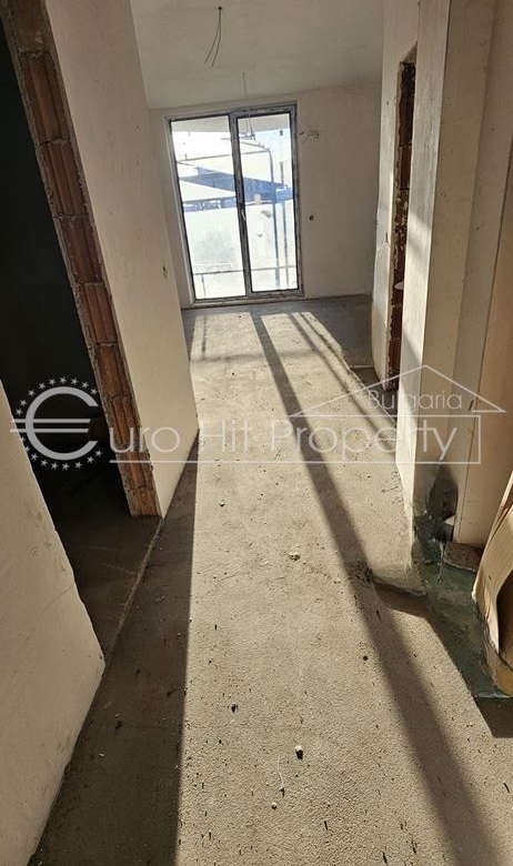 Едностаен апартамент с веранда и двор в новострояща се луксозна жилищна сграда в новата част на кв. Сарафово, на метри от морето - 0