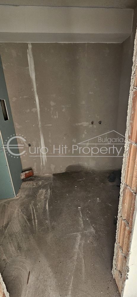 Едностаен апартамент с веранда и двор в новострояща се луксозна жилищна сграда в новата част на кв. Сарафово, на метри от морето - 0