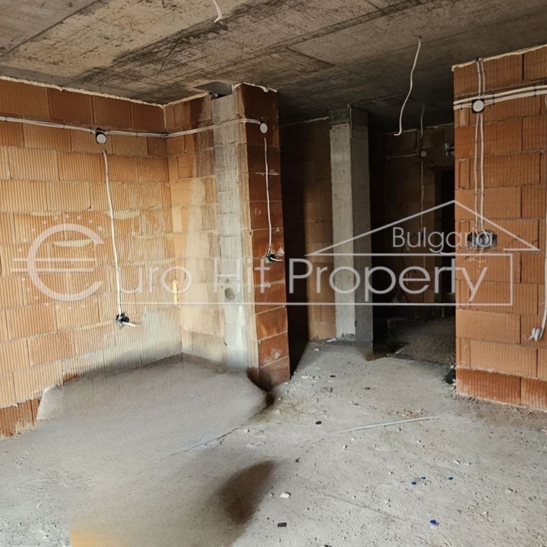 Едностаен апартамент с веранда и двор в новострояща се луксозна жилищна сграда в новата част на кв. Сарафово, на метри от морето - 0