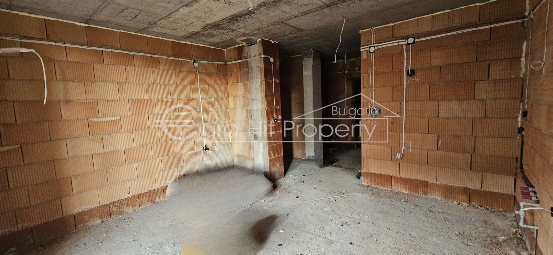 Едностаен апартамент с веранда и двор в новострояща се луксозна жилищна сграда в новата част на кв. Сарафово, на метри от морето - 0