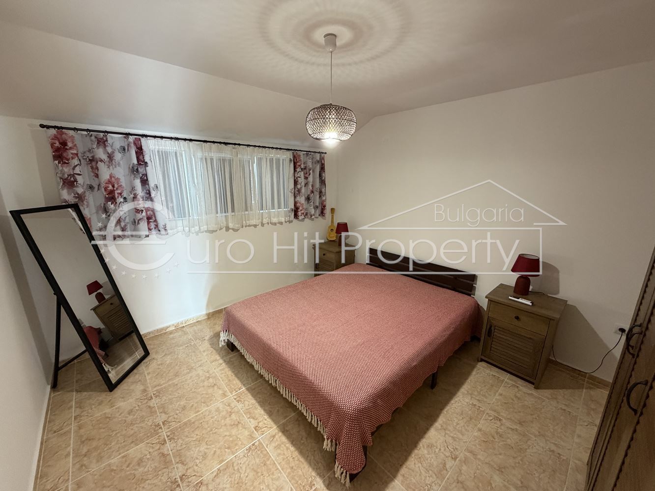 Двустаен обзаведен апартамент в кв. Сарафово - 0