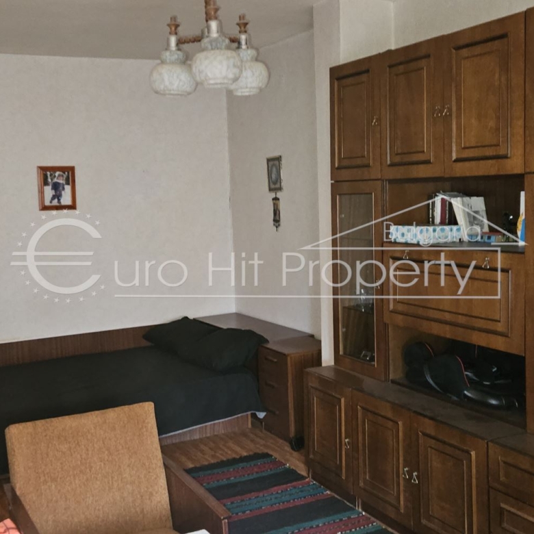 Тристаен апартамент монолитно строителство в бизост до БСУ и центъра ва града - 0