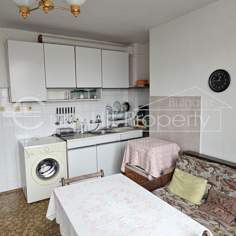 Тристаен апартамент монолитно строителство в бизост до БСУ и центъра ва града - 0