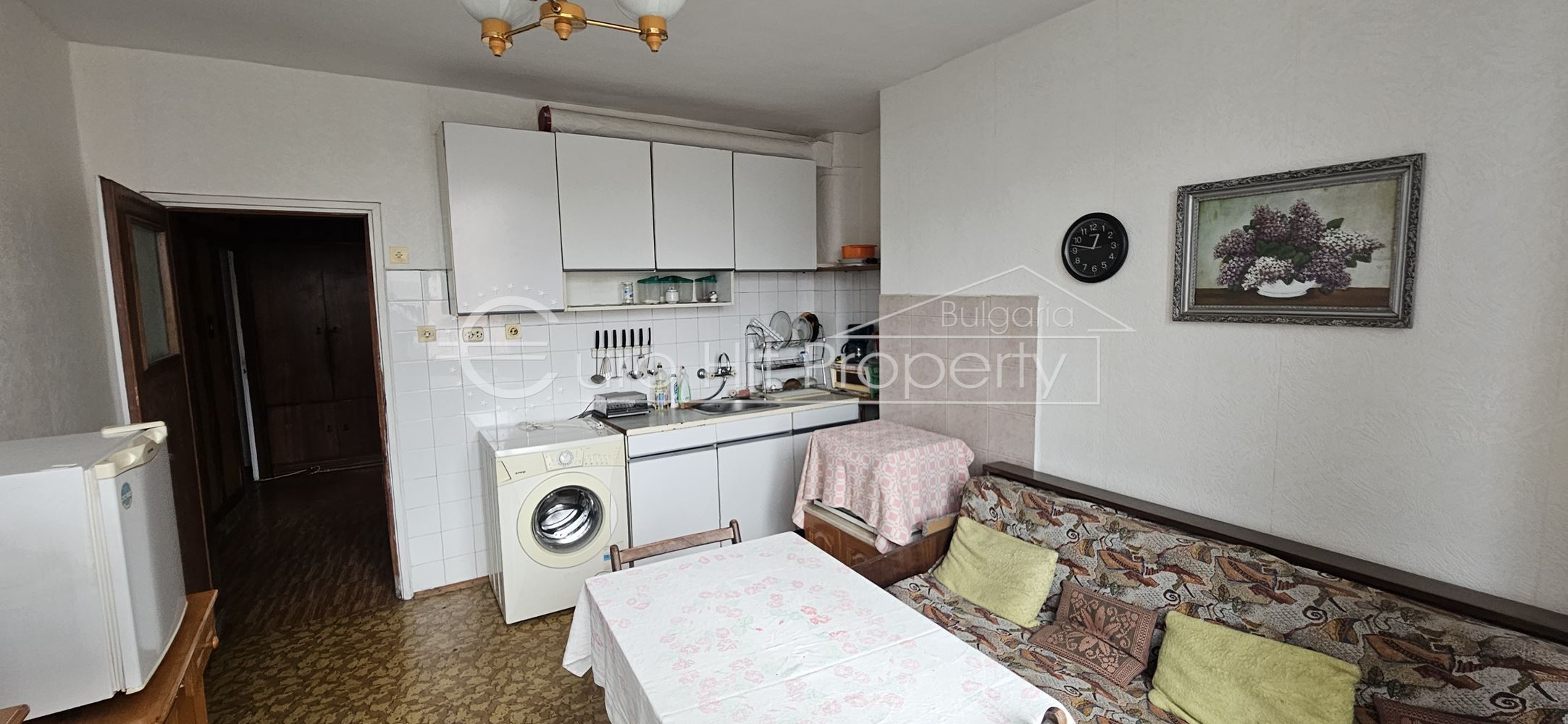 Тристаен апартамент монолитно строителство в бизост до БСУ и центъра ва града-0 Тристаен апартамент монолитно строителство в бизост до БСУ и центъра ва града - 0