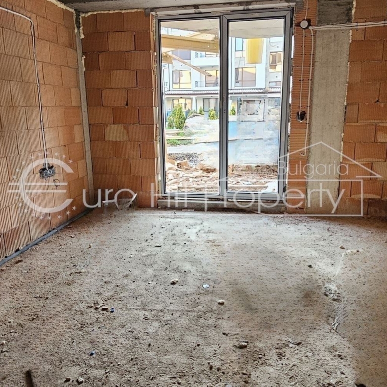 Едностаен апартамент с веранда и двор в новострояща се луксозна жилищна сграда в новата част на кв. Сарафово, на метри от морето - 0