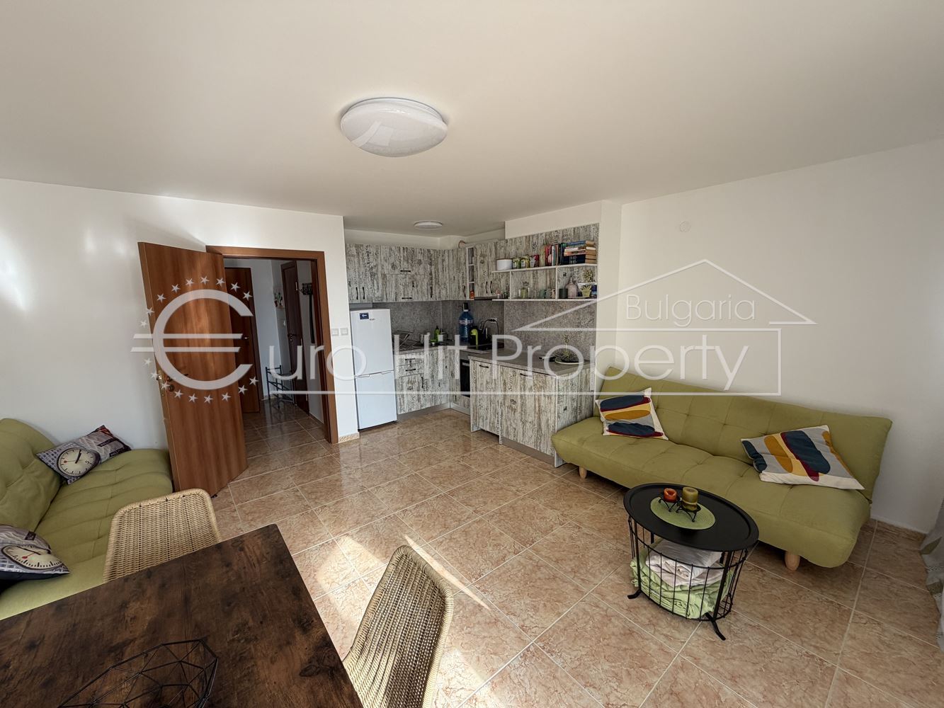 Двустаен обзаведен апартамент в кв. Сарафово - 0