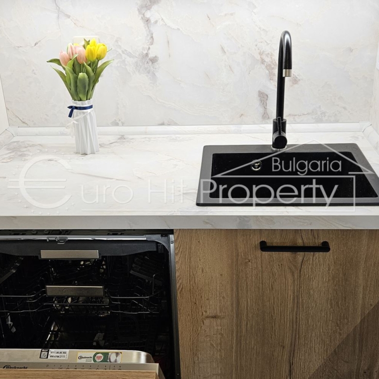 Отдава се под наем чисто нов двустаен апартамент в нова сграда в топ центъра на кв. Сарафово - 0