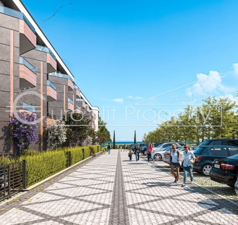 Едностаен апартамент с веранда и двор в новострояща се луксозна жилищна сграда в новата част на кв. Сарафово, на метри от морето - 0