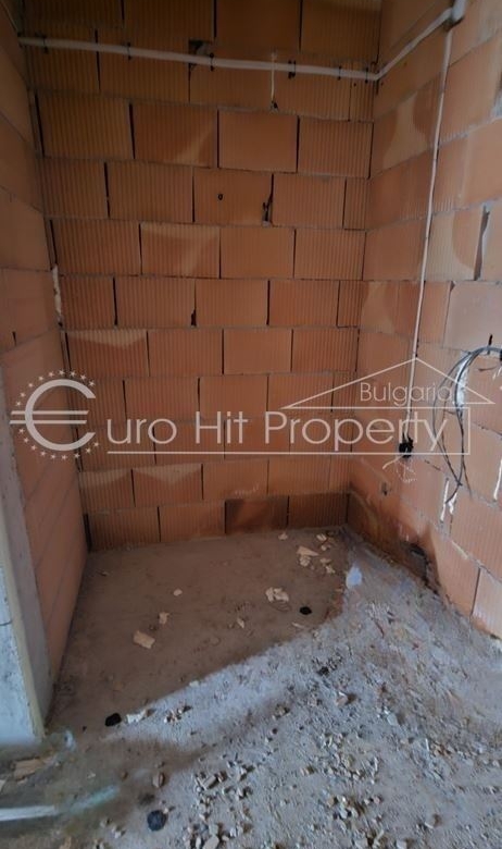 Едностаен апартамент с веранда и двор в новострояща се луксозна жилищна сграда в новата част на кв. Сарафово, на метри от морето - 0