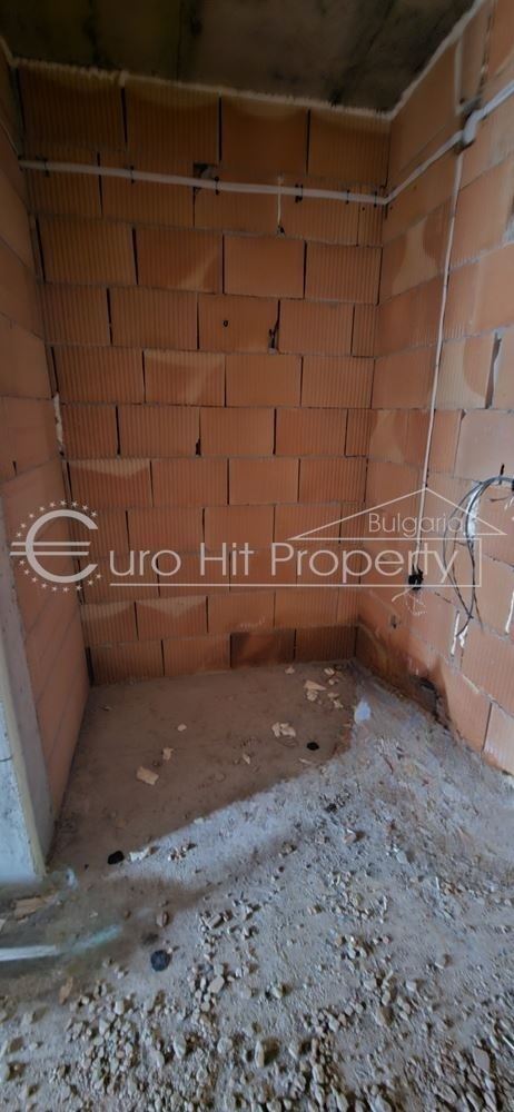 Едностаен апартамент с веранда и двор в новострояща се луксозна жилищна сграда в новата част на кв. Сарафово, на метри от морето - 0