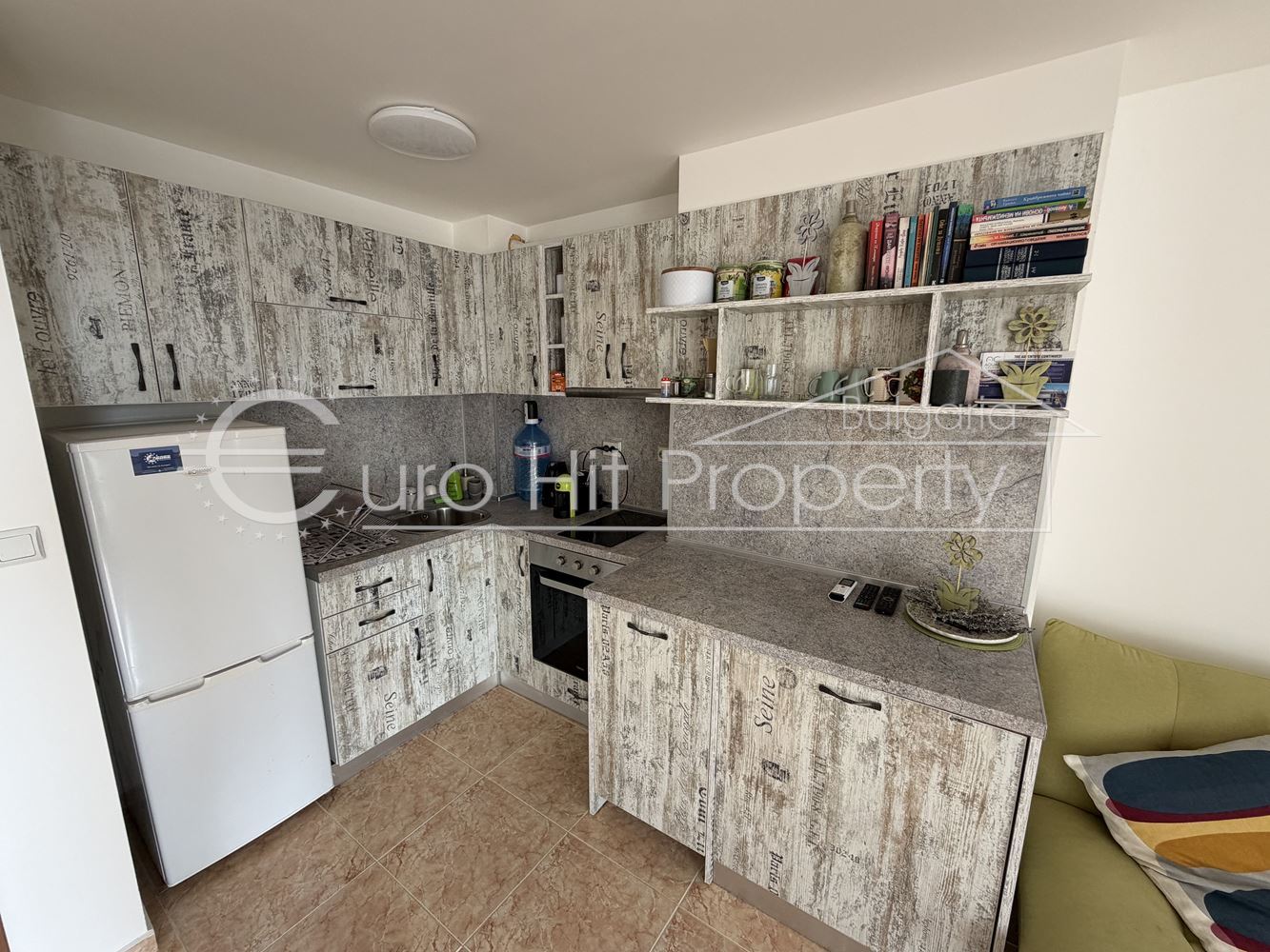 Двустаен обзаведен апартамент в кв. Сарафово - 0