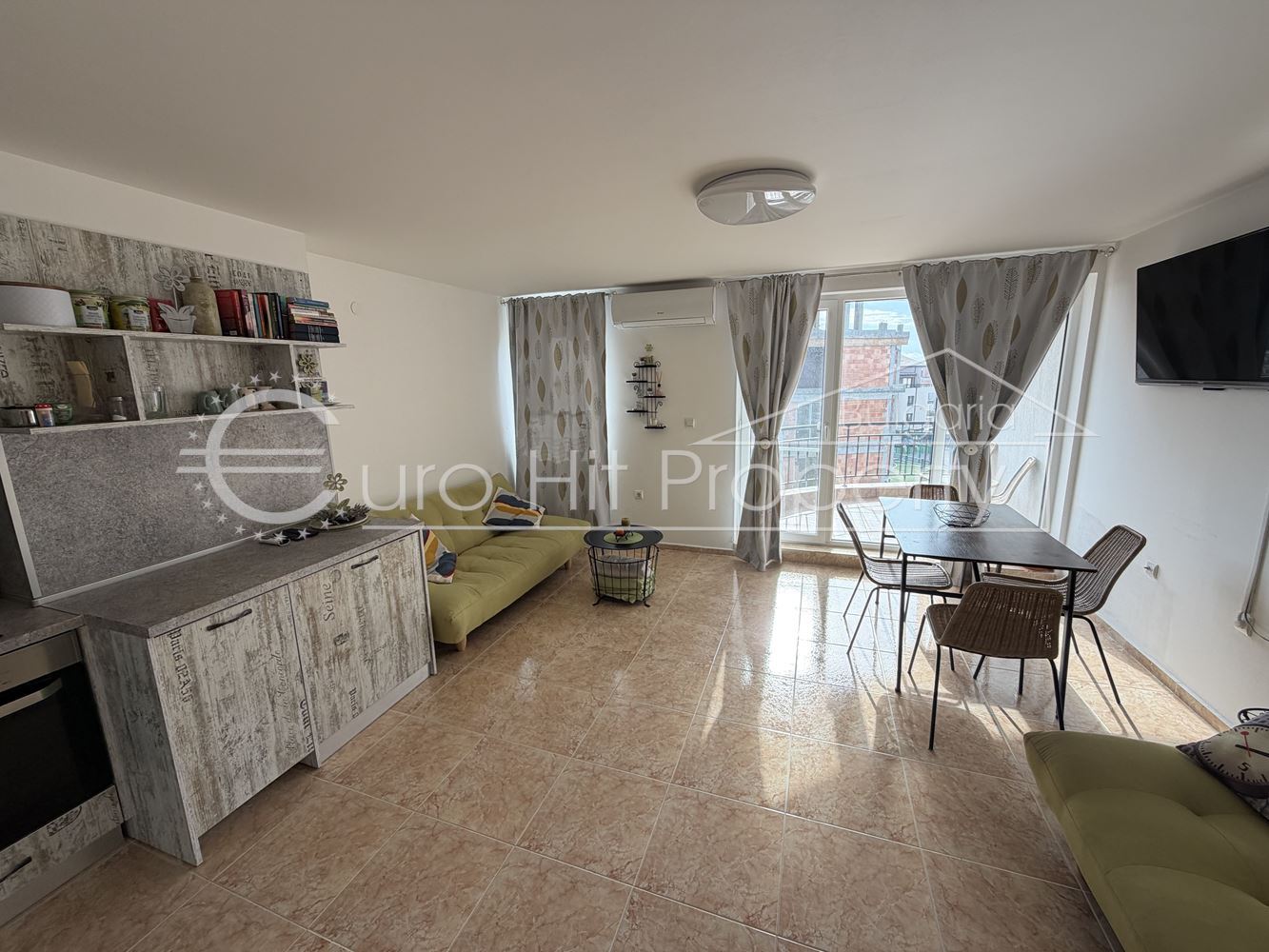 Двустаен обзаведен апартамент в кв. Сарафово - 0