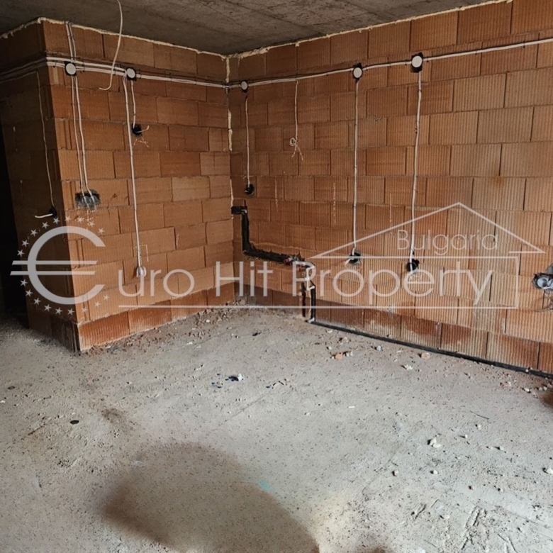 Едностаен апартамент с веранда и двор в новострояща се луксозна жилищна сграда в новата част на кв. Сарафово, на метри от морето - 0