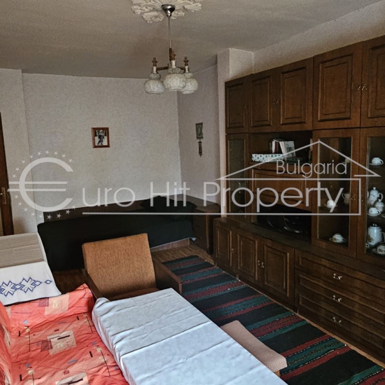 Тристаен апартамент монолитно строителство в бизост до БСУ и центъра ва града - 0