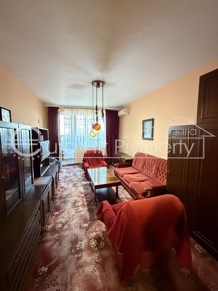 Three-room apartment with a separate kitchen in a renovated block near Anton Strashimirov School-0 Тристаен апартамент с отделна кухня в саниран блок до училище Антон Страшимиров - 0
