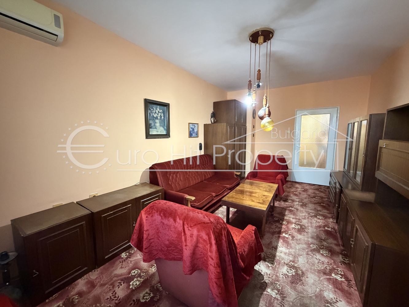 Three-room apartment with a separate kitchen in a renovated block near Anton Strashimirov School-0 Тристаен апартамент с отделна кухня в саниран блок до училище Антон Страшимиров - 0