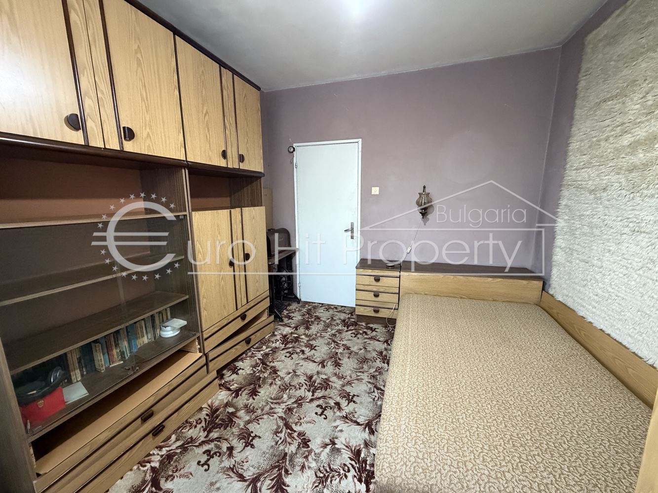 Three-room apartment with a separate kitchen in a renovated block near Anton Strashimirov School-0 Тристаен апартамент с отделна кухня в саниран блок до училище Антон Страшимиров - 0