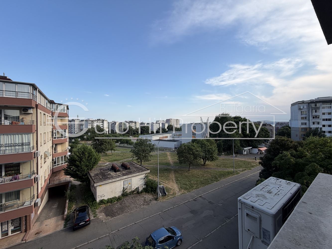 Three-room apartment with a separate kitchen in a renovated block near Anton Strashimirov School-0 Тристаен апартамент с отделна кухня в саниран блок до училище Антон Страшимиров - 0