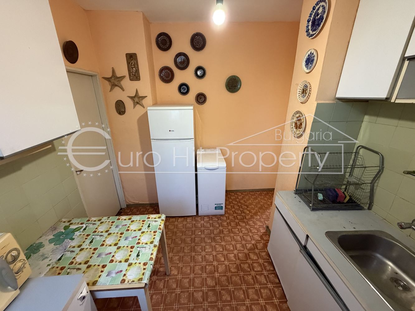Three-room apartment with a separate kitchen in a renovated block near Anton Strashimirov School-0 Тристаен апартамент с отделна кухня в саниран блок до училище Антон Страшимиров - 0