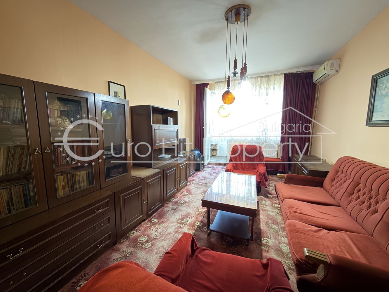 Three-room apartment with a separate kitchen in a renovated block near Anton Strashimirov School-0 Тристаен апартамент с отделна кухня в саниран блок до училище Антон Страшимиров - 0