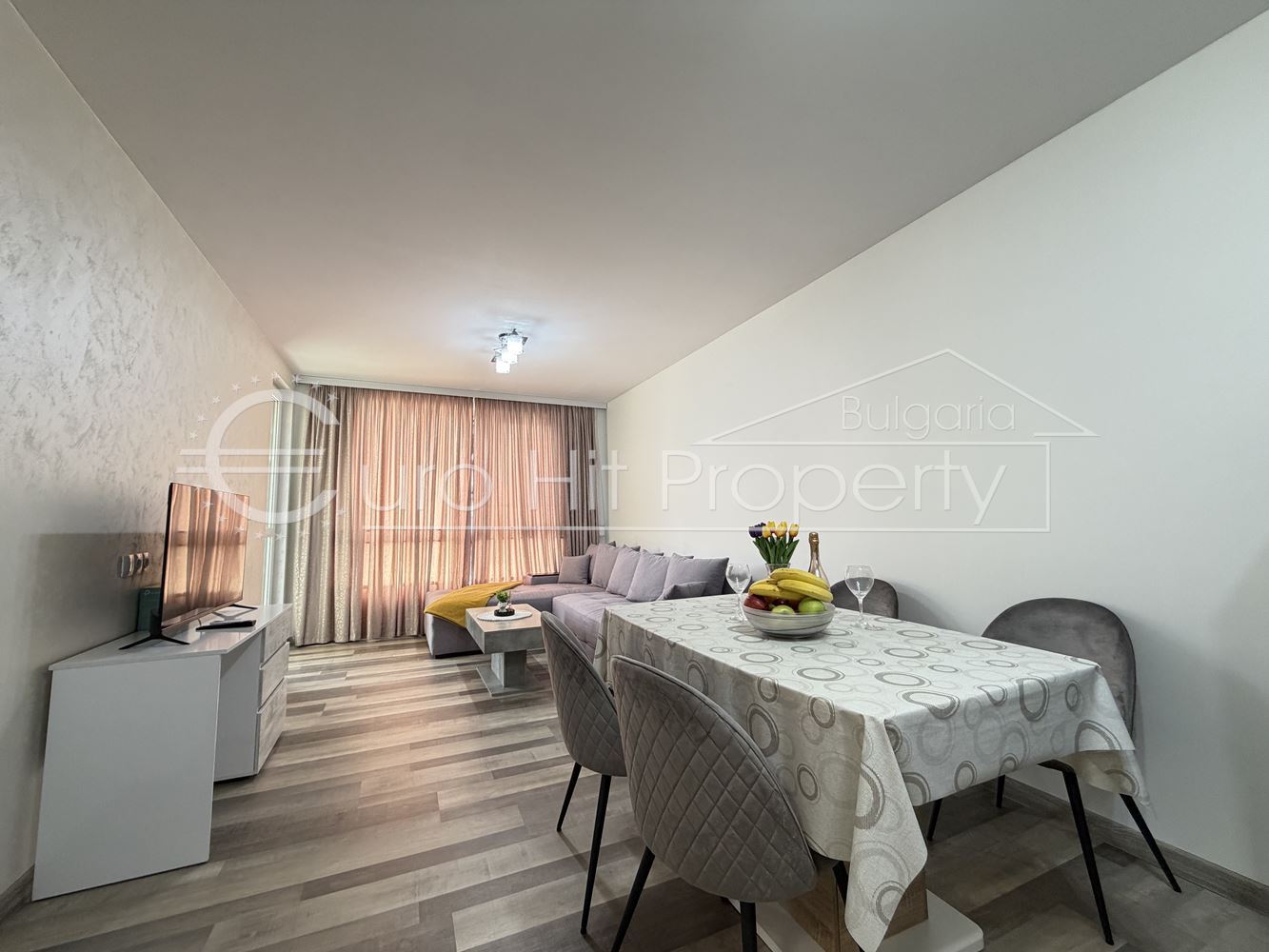 A one-bedroom apartment with a private parking space is for rent -0 Отдава се под наем двустаен апартамент със собствено паркомясто - 0