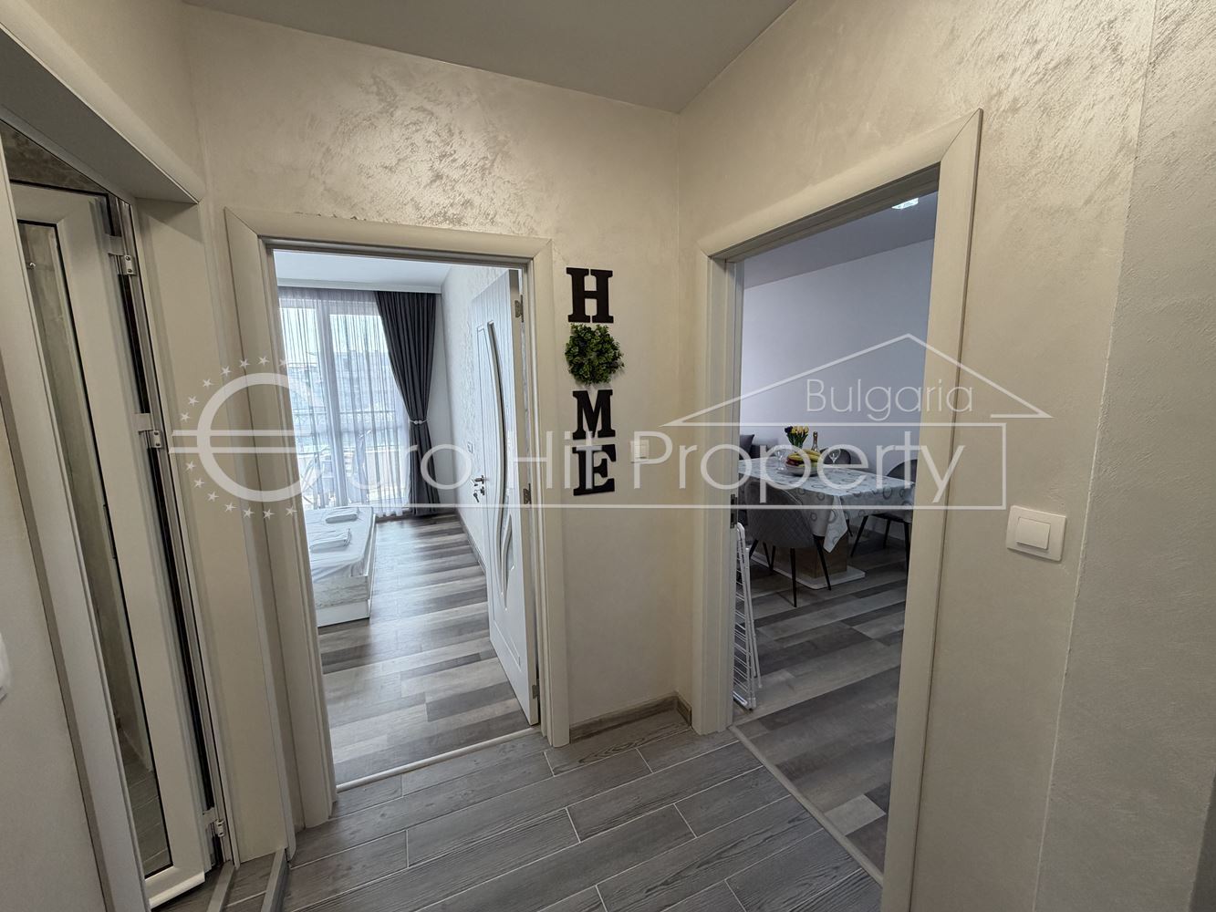 A one-bedroom apartment with a private parking space is for rent -0 Отдава се под наем двустаен апартамент със собствено паркомясто - 0