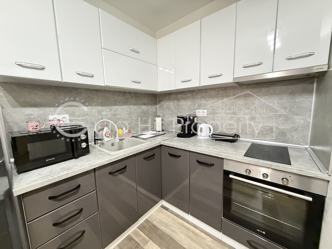 A one-bedroom apartment with a private parking space is for rent -0 Отдава се под наем двустаен апартамент със собствено паркомясто - 0