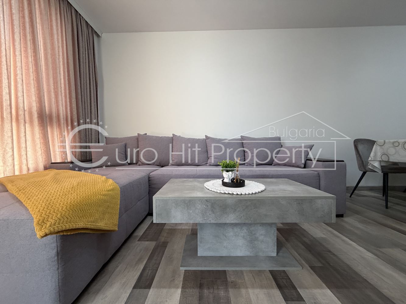 A one-bedroom apartment with a private parking space is for rent -0 Отдава се под наем двустаен апартамент със собствено паркомясто - 0