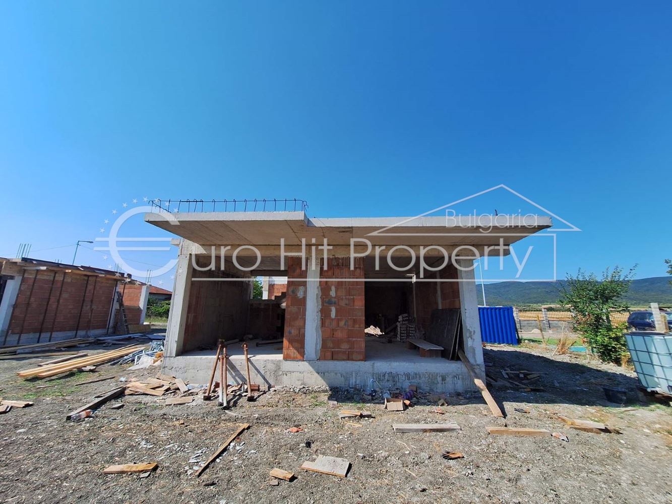 Еднофамилна къща с голям собствен двор и две паркоместа в с. Оризаре - 0