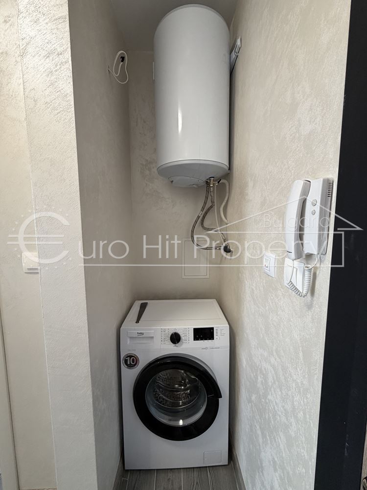 A one-bedroom apartment with a private parking space is for rent -0 Отдава се под наем двустаен апартамент със собствено паркомясто - 0
