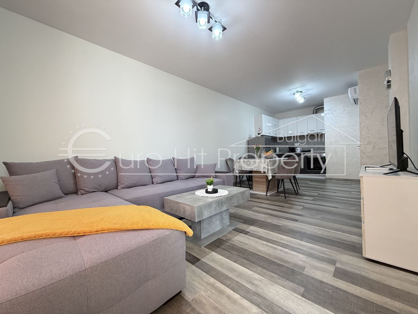 A one-bedroom apartment with a private parking space is for rent -0 Отдава се под наем двустаен апартамент със собствено паркомясто - 0