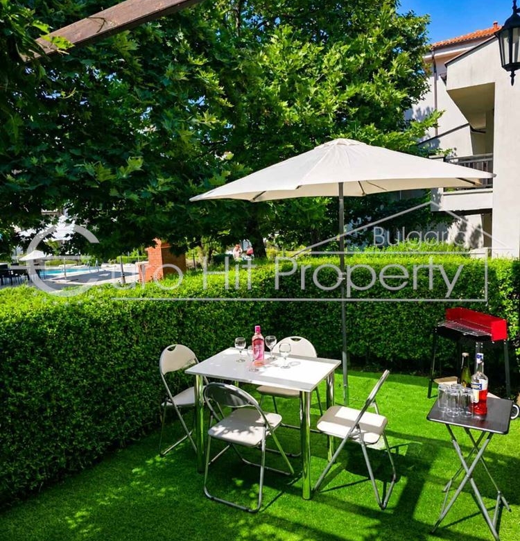 Двустаен обзавенден апартамент с веранда в к-с Vineyards Resort - 0